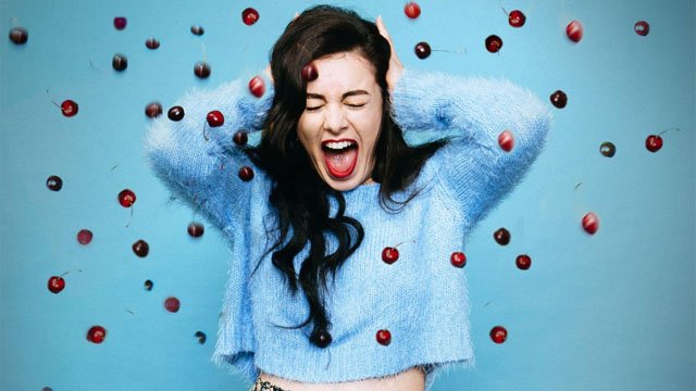 120215_charli02