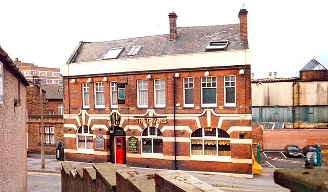 The Grapes, em Sheffield, primeiro local onde o AM fez um show na vida