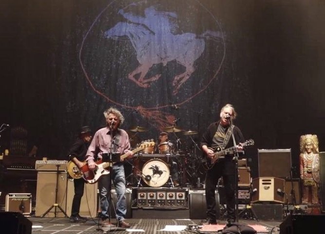 300819_neilyoung_2